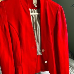 Short red blazer from Tristan